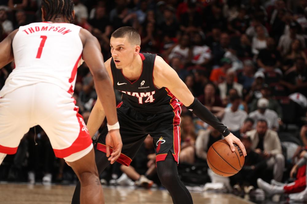 定了她们并 定了她们并